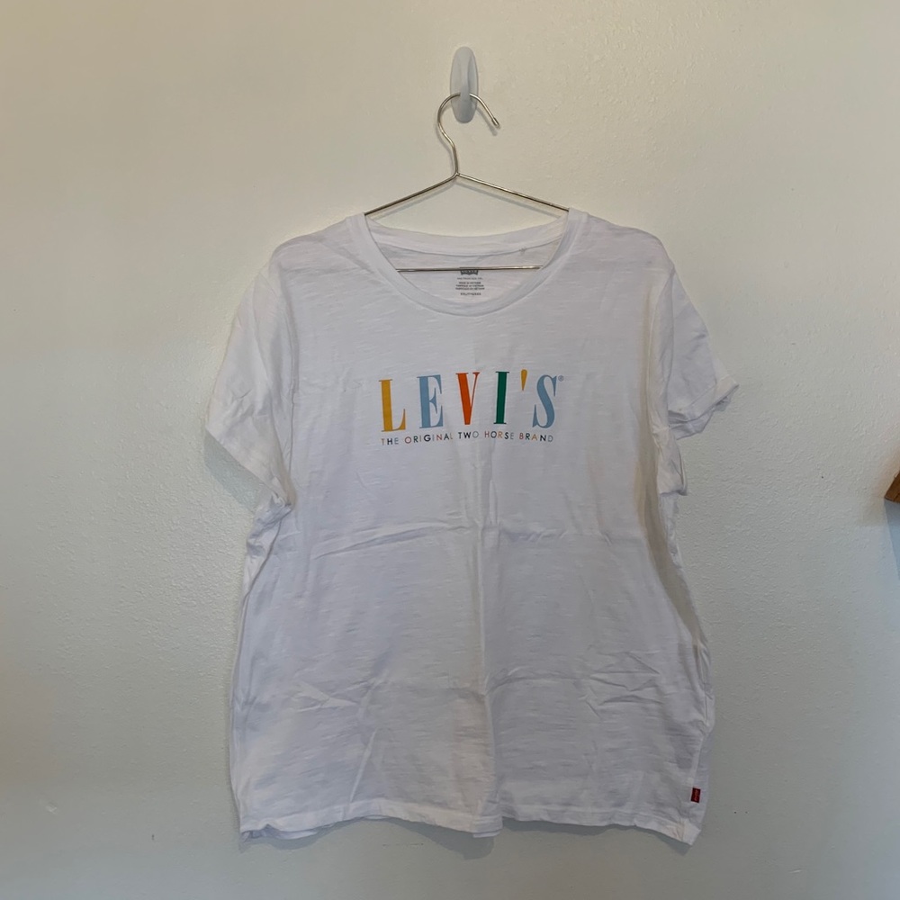 Levi’s graphic tee